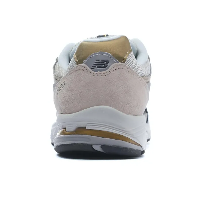 New Balance 880 Black/Gold Women's-3