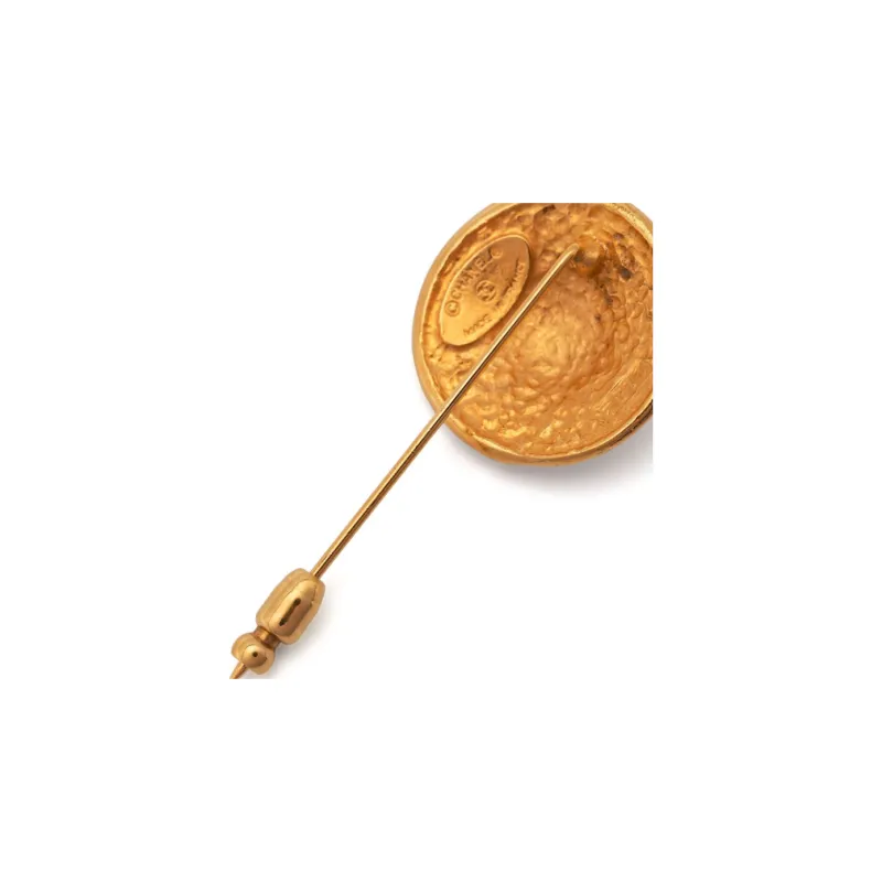 CHANEL Pre Owned 1980s Logo embossed Circular Brooch-2