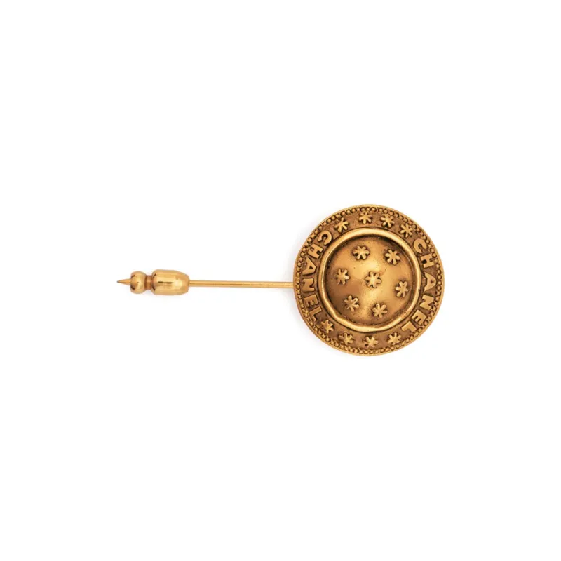 CHANEL Pre Owned 1980s Logo embossed Circular Brooch-1