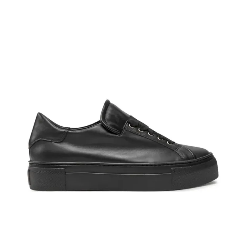 AGL Low Top Skateboard Shoes Women's Black-1