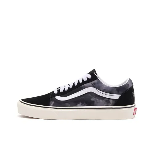 Vans Classic Czarne wsuwane buty sportowe w czerwone serduszka
