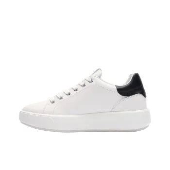 Stuart Weitzman/SW Pro Low Top Skateboard Shoes Women's White