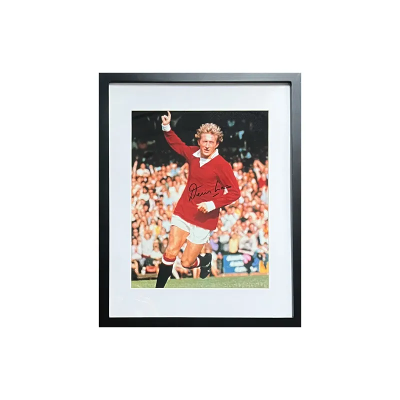 EM Dennis Law Manchester United Photo Includes Certification Certificate Outer Frame Size 38.6x48.6cm-0
