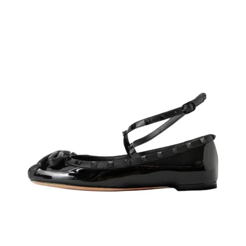 Valentino Garavani Rockstud Bow Detailed Ballerina Shoes Women's