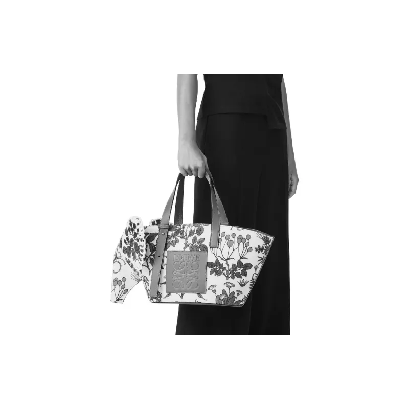 LOEWE Elephant Basket Handbags-2