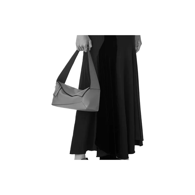 LOEWE Puzzle Hobo Bag In Nappa Calfskin Black-6