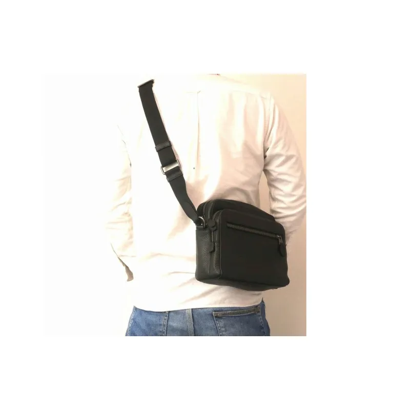 COACH West Pebble Leather Camera Bag, Shoulder Bag, Crossbody Bag Medium Size Men's Black-4