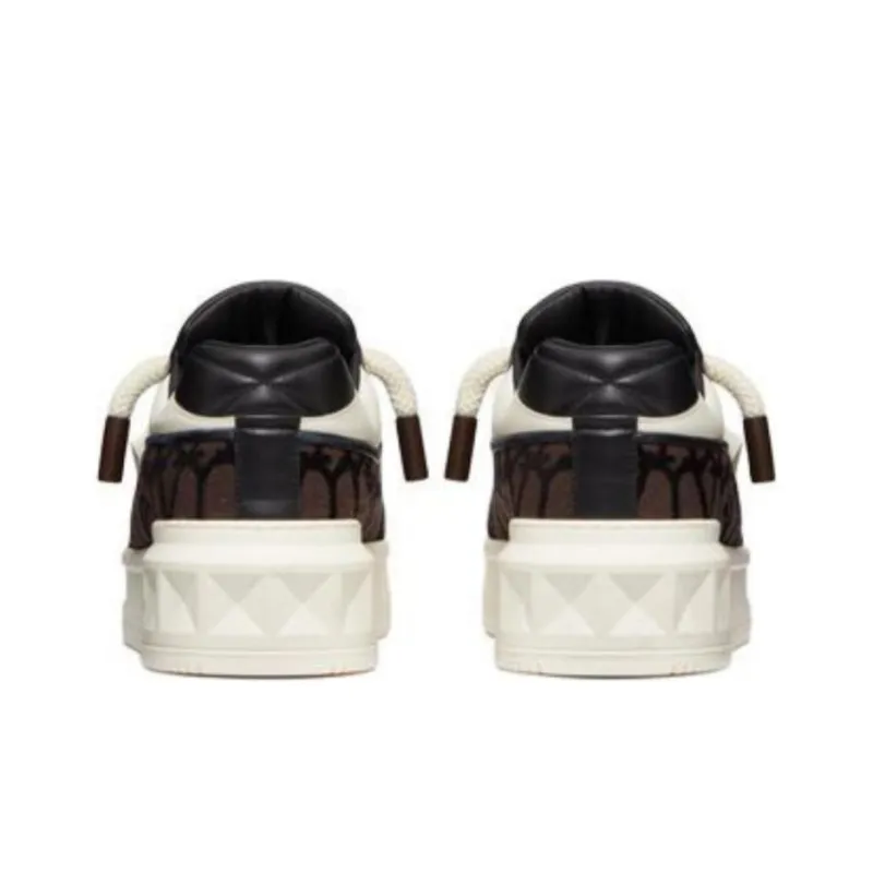 Valentino One Stud Low Top Stylish Skateboarding Shoes Men's Umber White-5
