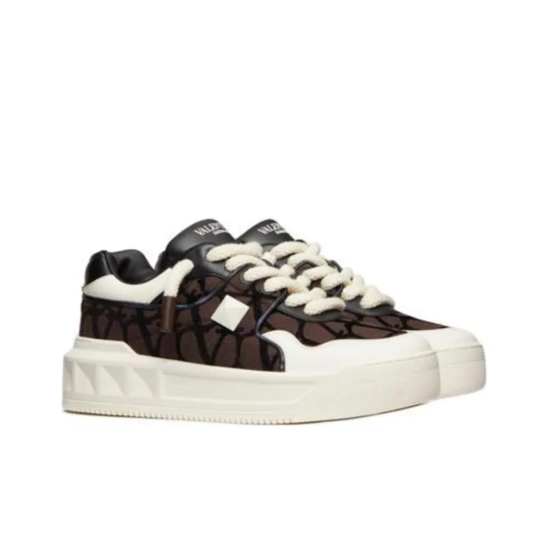 Valentino One Stud Low Top Stylish Skateboarding Shoes Men's Umber White-3