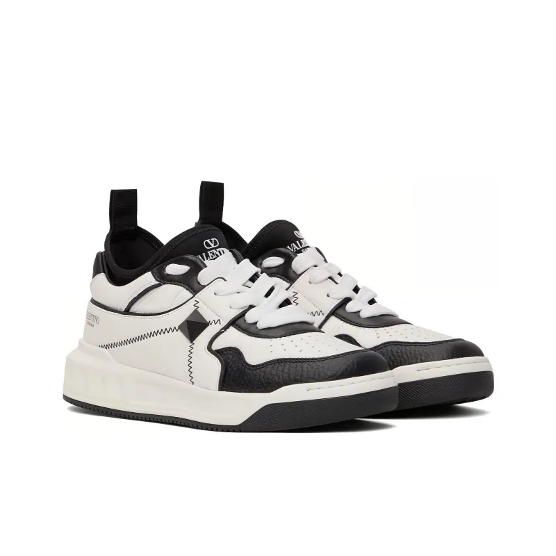 Valentino One Stud Low Top Skateboard Shoes Men's White Black-3