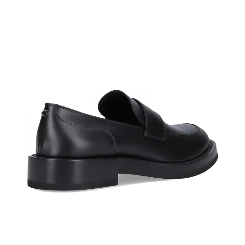 Valentino Garavani Rockstud Rounded Toe Loafers-2