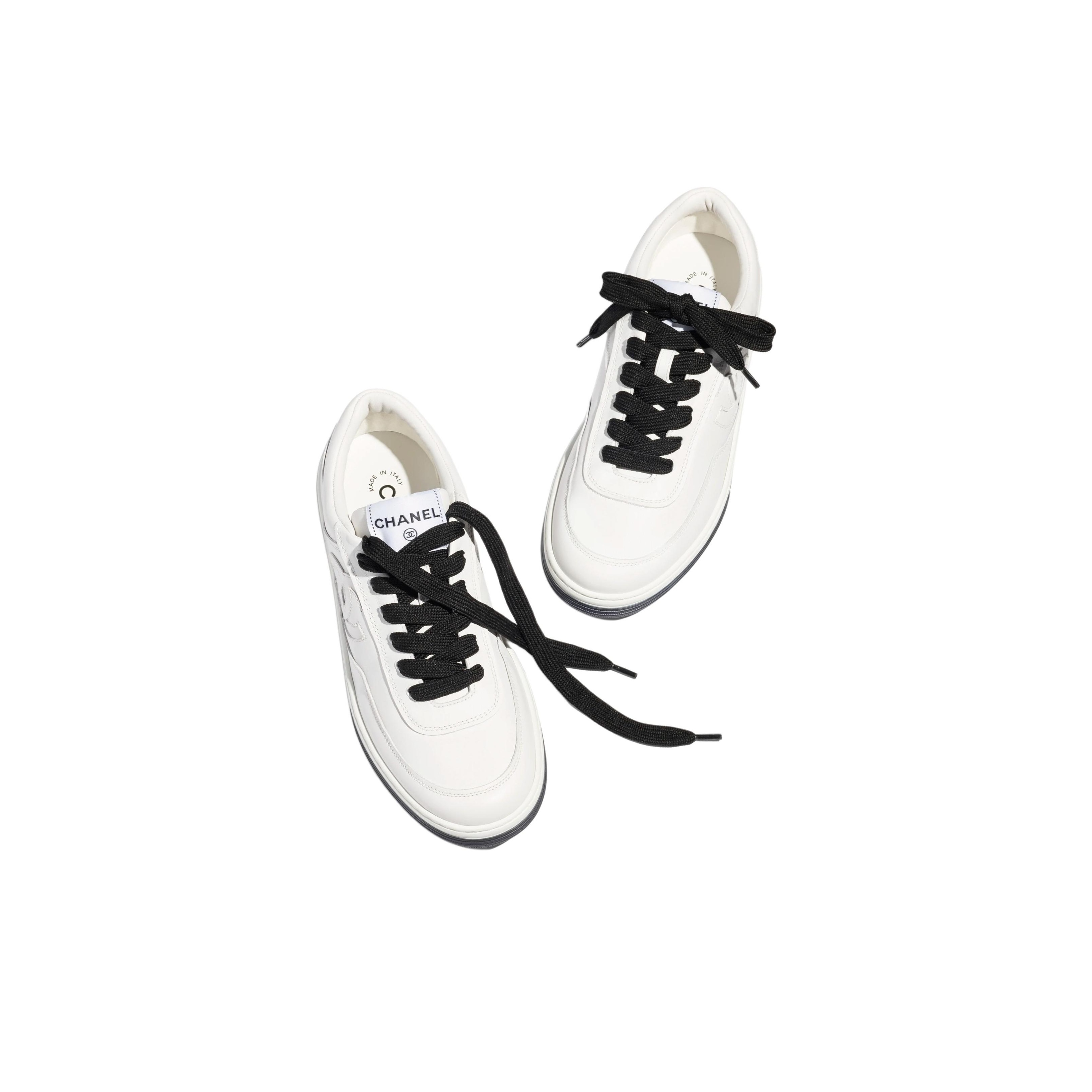 CHANEL スケートボード ホワイト