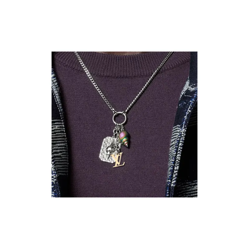 LOUIS VUITTON Lv Shell Pendant-2