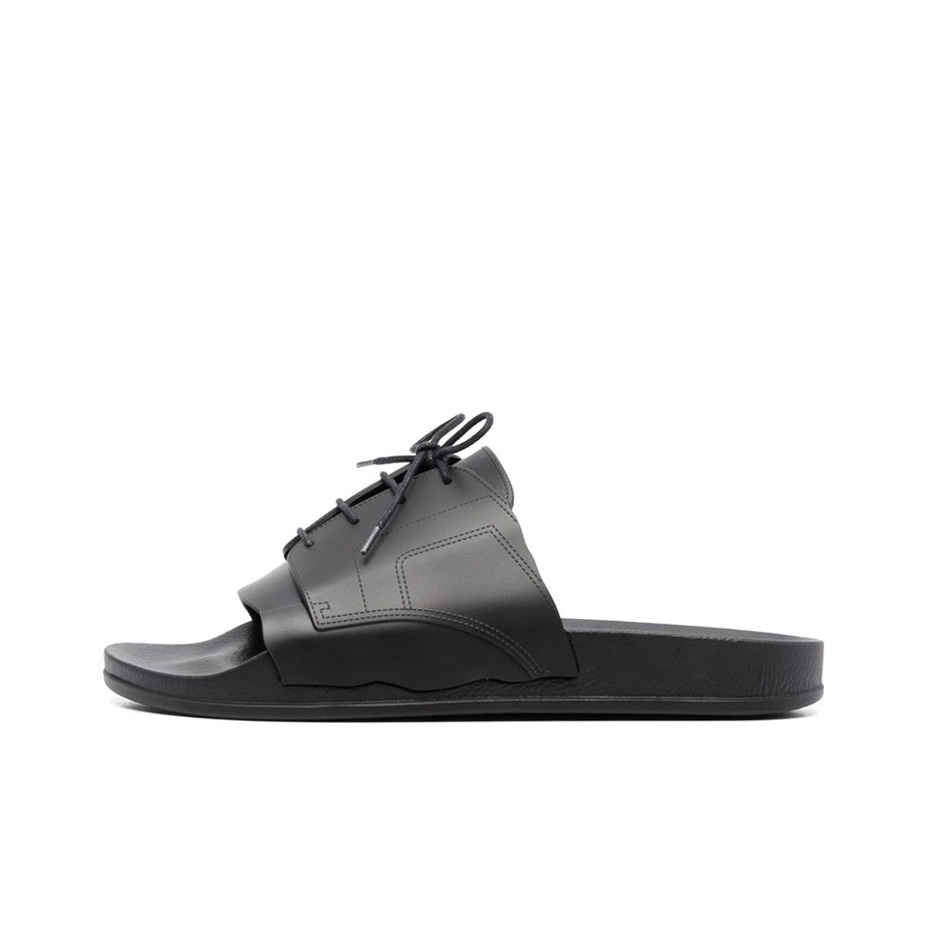靴 Maison Margiela LACE UP SLIDE SANDALS Lace-up rubber slides in black - Maison Margiela | Mytheresa