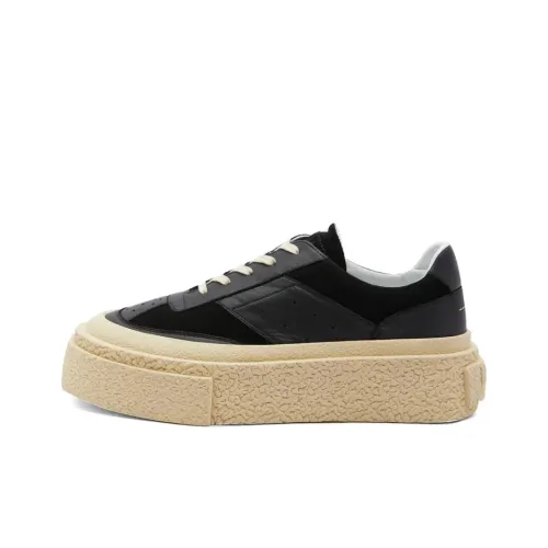 MM6 Maison Margiela Casual Shoes Men Low-Top Black