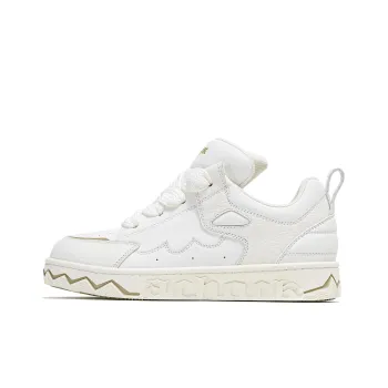 A Chock Low Top Stylish Skateboarding Shoes Unisex White