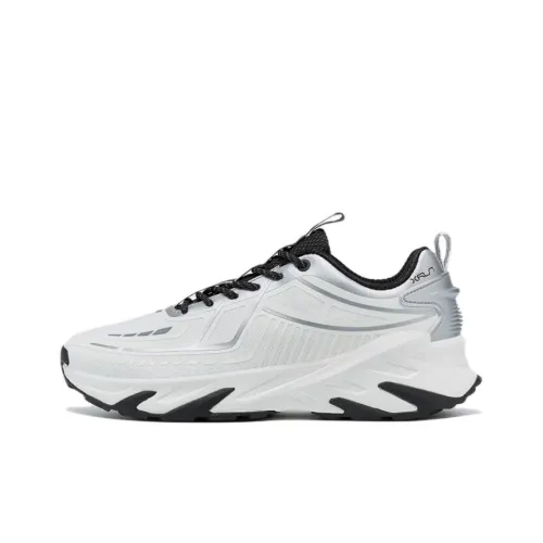XTEP Cushioned Anti Slip And Wear Resistant Warm Low Top Running Shoes Men's Sail White