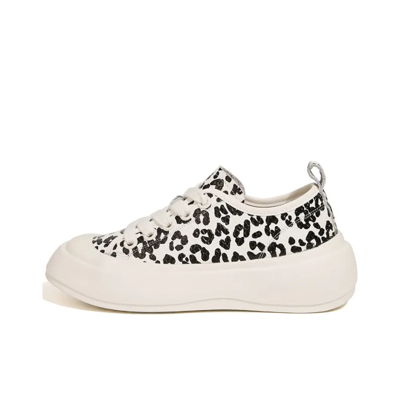XIAOFAMIAO Anti Slip Wear Resistant Low Top Skateboard Shoes Women's Black White-0