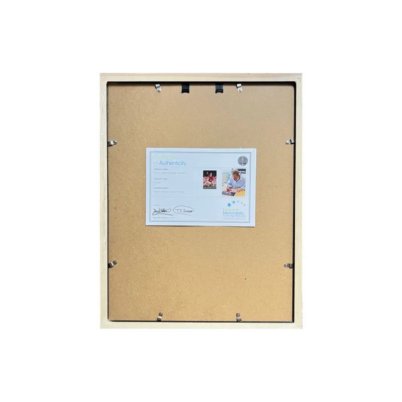 EM Dennis Law Manchester United Photo Includes Certification Certificate Outer Frame Size 38.6x48.6cm-3