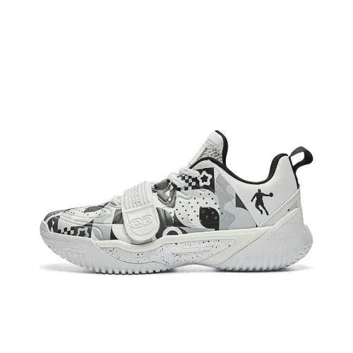 QIAODAN Polishing 6 Team Cushioned Slip Resistant Low Top Basketball Shoes Men's White Black