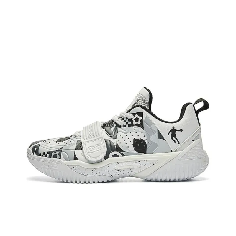 QIAODAN Polishing 6 Team Cushioned Slip Resistant Low Top Basketball Shoes Men's White Black-0