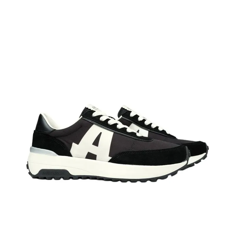 AKIII CLASSIC SPRING FIRED Low Top Casual Shoes Unisex Black-1