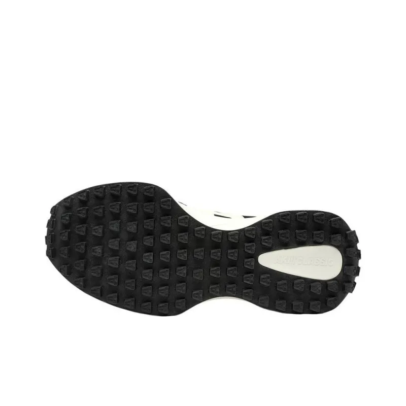AKIII CLASSIC SPRING FIRED Low Top Casual Shoes Unisex Black-8