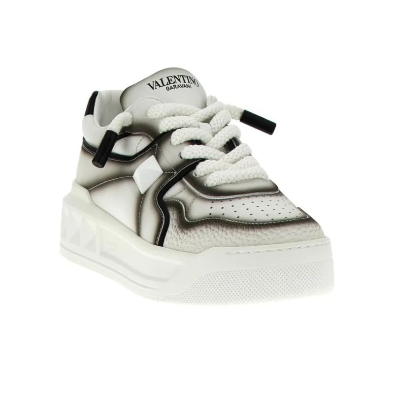 Valentino ONE STUD XL GARAVANI Low Top Skateboard Shoes Men's White-2