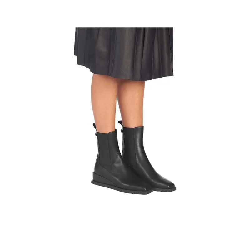 Ferragamo Chelsea Boots Women's Black-5