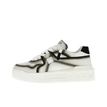 Valentino ONE STUD XL GARAVANI Low Top Skateboard Shoes Men's White