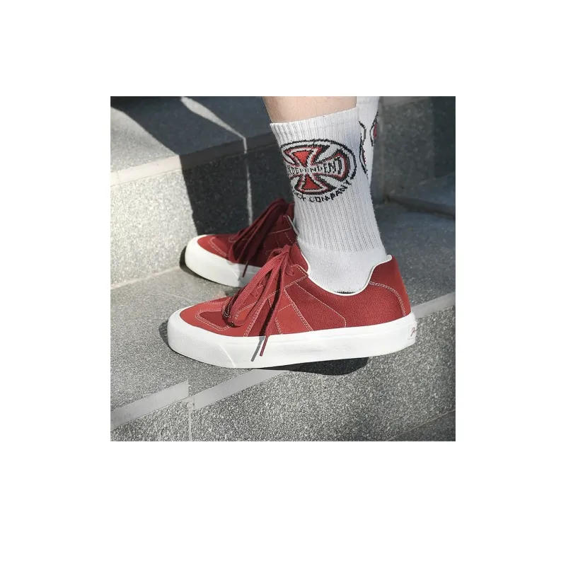 GOLUCK Low Top Skateboard Shoes Unisex Burgundy-2