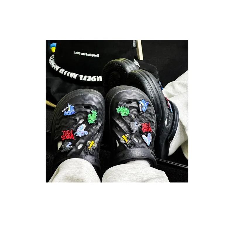 OUBT Dragon Pattern Upper Design Clogs Men's Black-6