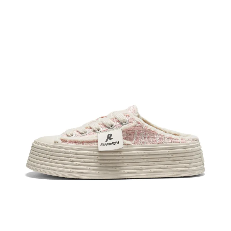 ST&SAT Closed Toe Slippers Women's-17