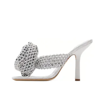 Burberry Abrasion Resistant Flip Flops Women's White
