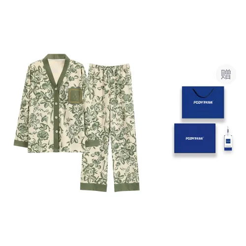 Floating Light Islands Pajama Set Women's Gift Box Set Green