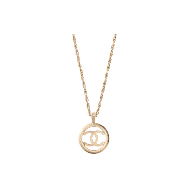CHANEL 2017 Gold Plated Faux Pearl Cc Round Pendant Necklace Costume Necklace-2