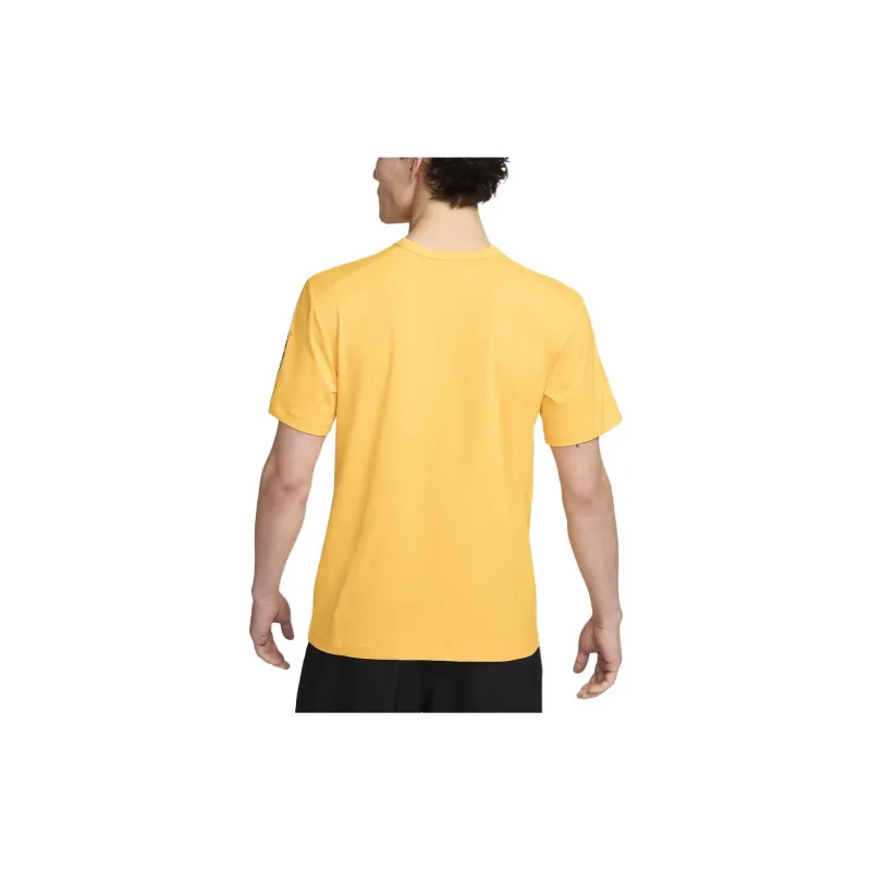 Nike Regular T-Shirt Men's Yellow-4