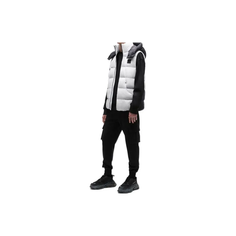 Moose Knuckles Flightweight Bushwick Vest-2