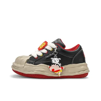 Crayon Shinchan Low Top Skateboard Shoes Women's