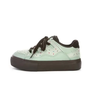 Lovely You Lightweight And Breathable Low Top Skateboard Shoes Women's