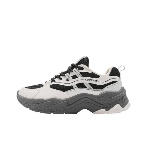 QIAODAN Lightweight And Wear resistant Low Top Chunky Sneakers Women's White Black