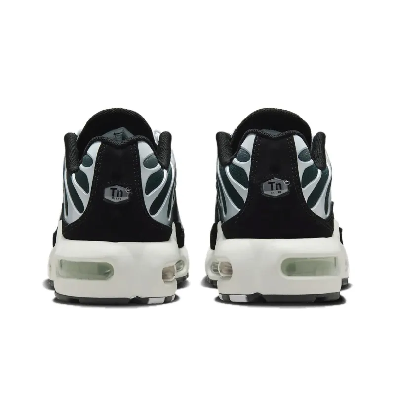 Nike Air Max Plus GS 'Black Metallic Cool Grey'-4