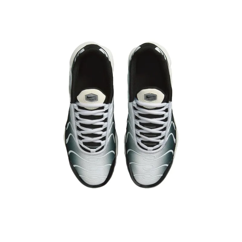 Nike Air Max Plus GS 'Black Metallic Cool Grey'-3