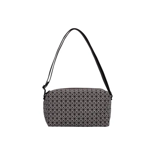 ISSEY MIYAKE Shoulder Bags