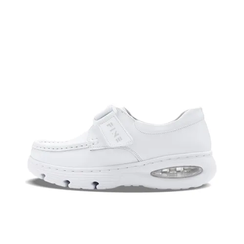 Cherry Blossoms Nurse Shoes Cushioned Slip Resistant Breathable Low Top Casual Shoes Women's White