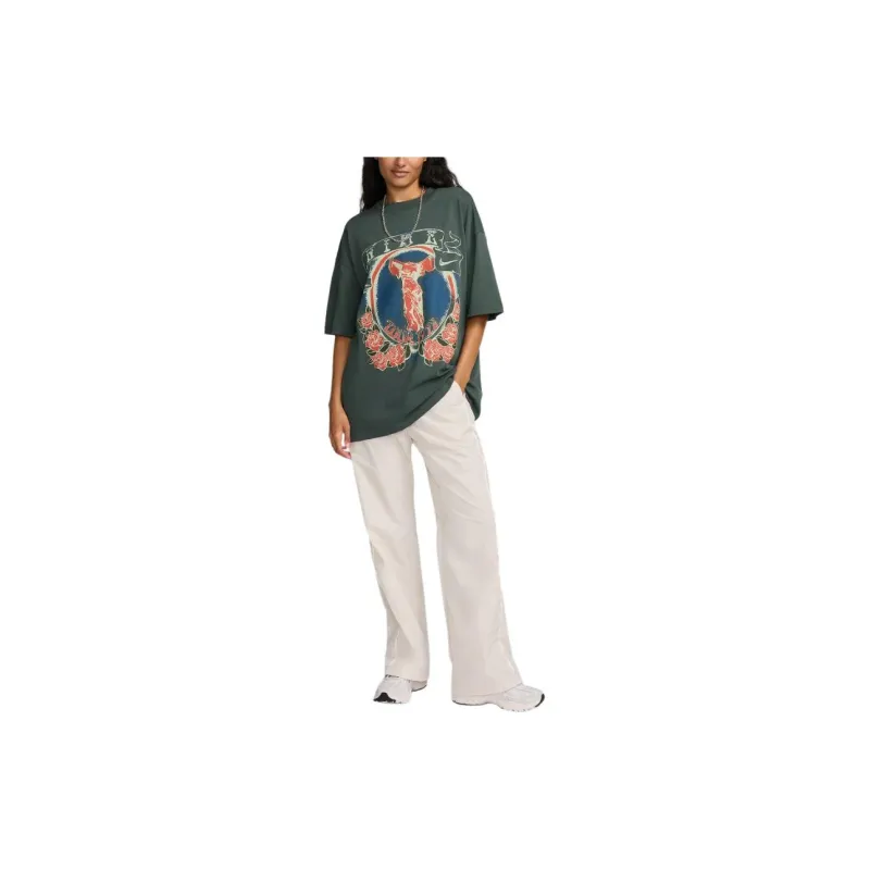 Nike Sportswear Essential Women's Oversized T-Shirt-2