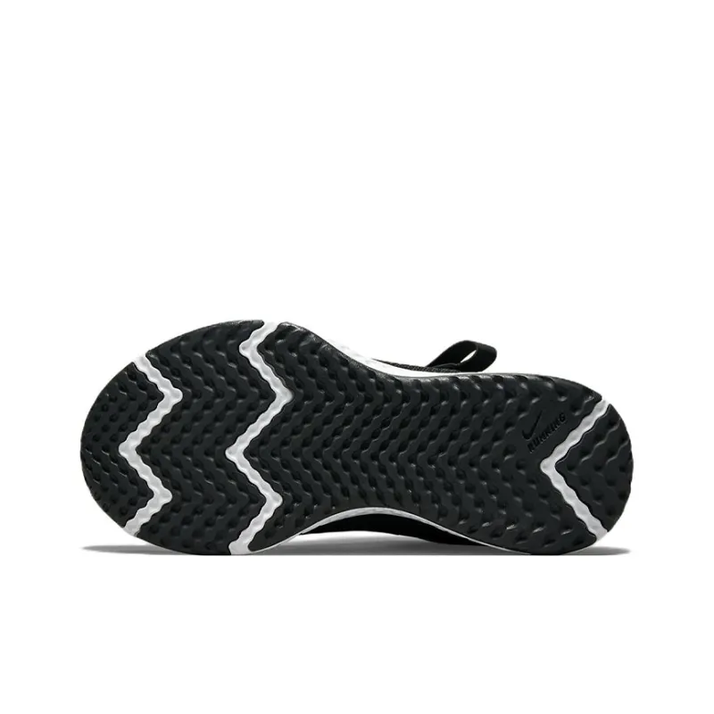 Nike Revolution 6 FlyEase 4E 'Black White' GS-3