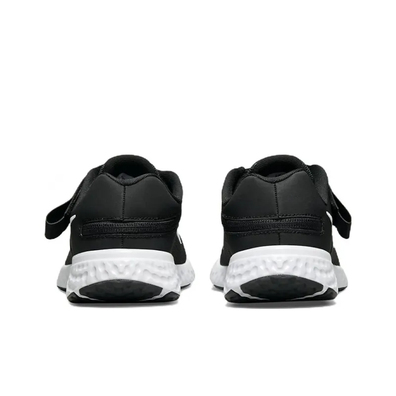 Nike Revolution 6 FlyEase 4E 'Black White' GS-2