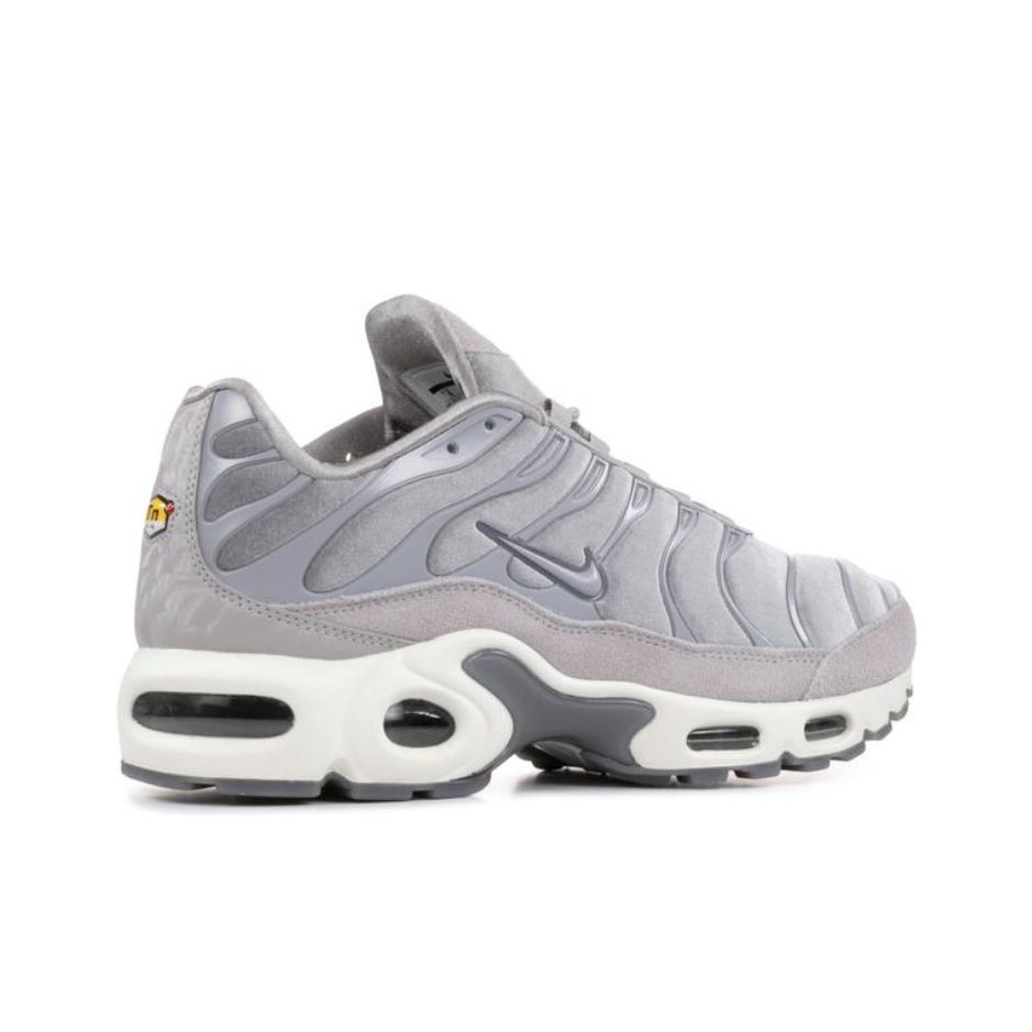 nike air max plus lx gunsmoke
