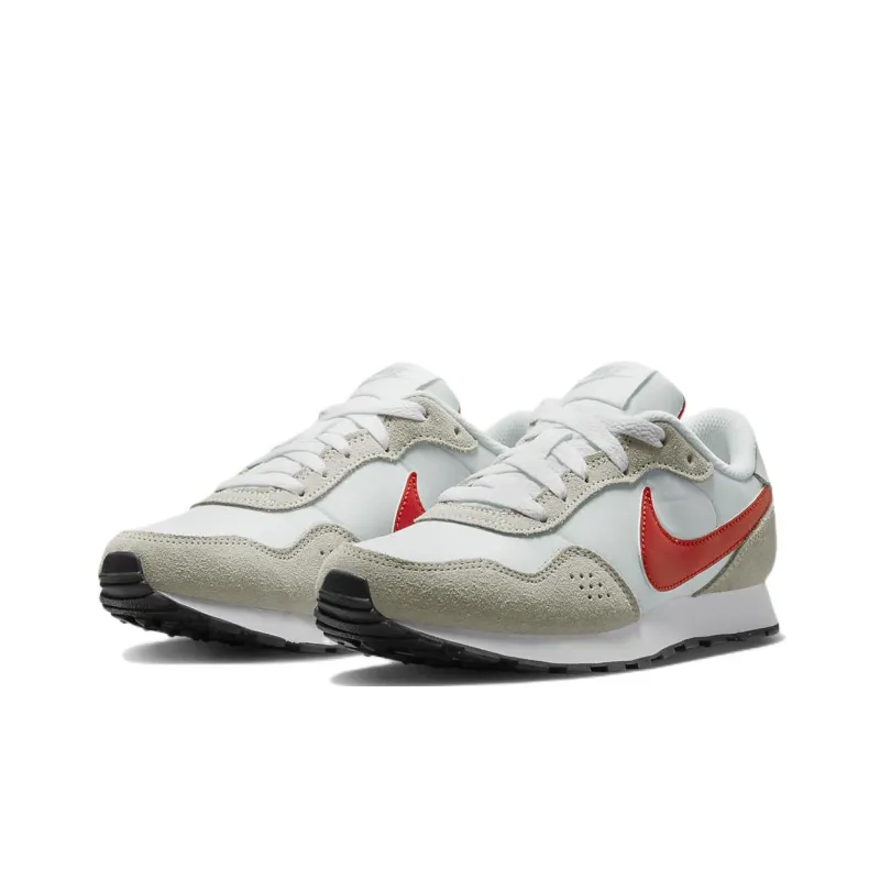 Nike MD Valiant GS 'Pure Platinum Picante Red'-4